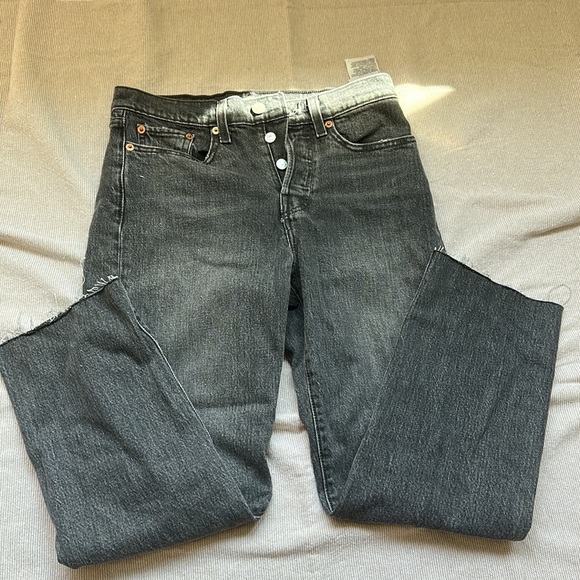 LEVIS WEDGIE STRAIGHT FIT WOMEN'S JEANS size 25 EUC petite cropped - Picture 6 of 6